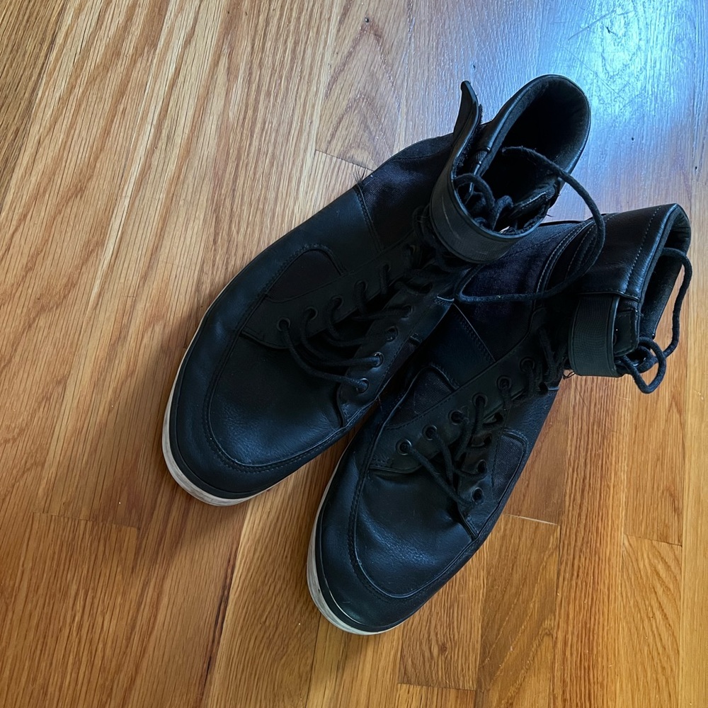 Men shoes size 11. Great condition from Aldo